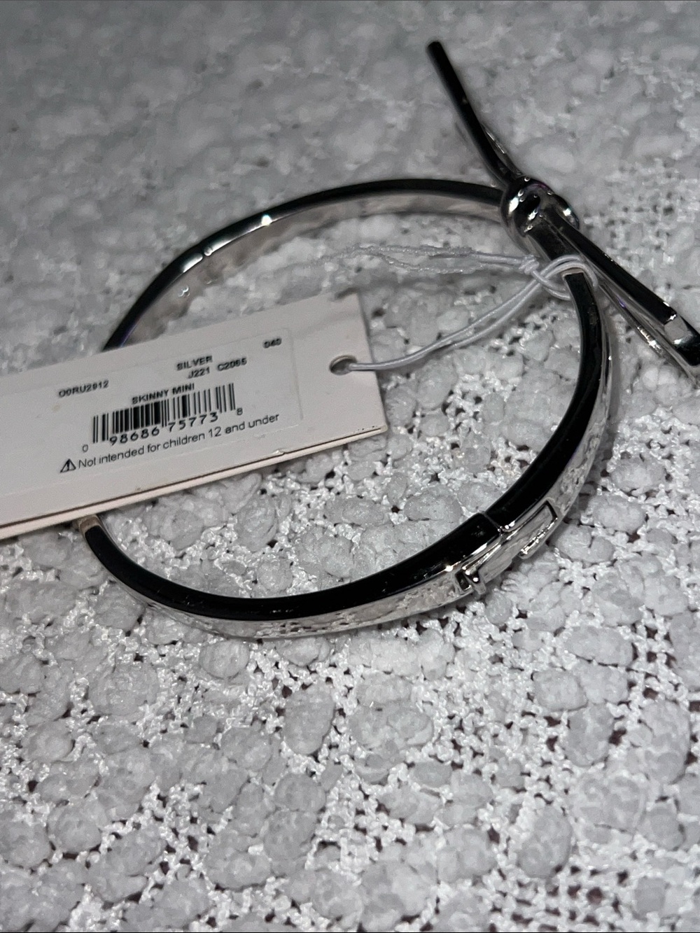 Kate Spade Silver “Skinny Mini” Bow Bangle - NWT - Picture 2 of 4